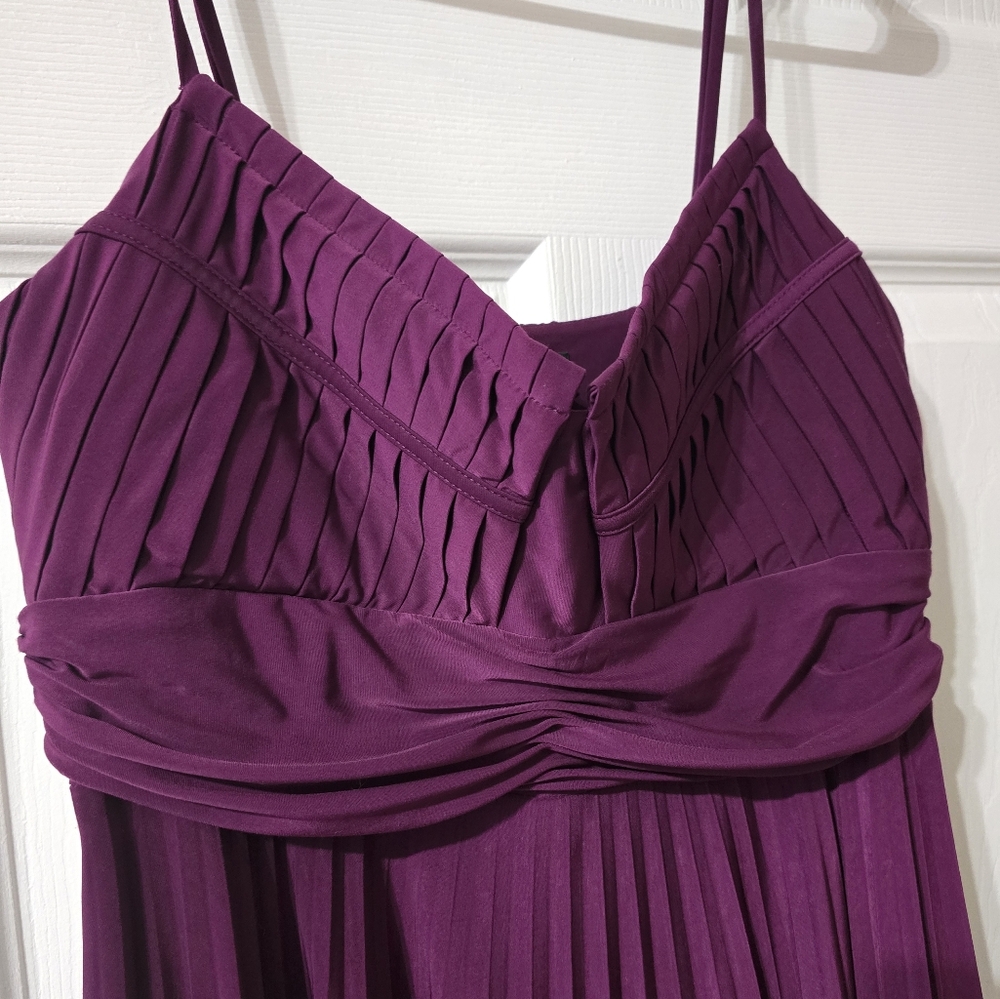Max & Cleo Pleated/Plisse Mini Cocktail Dress, V-Neckline, Pintuck, Y2K, EUC! - Picture 3 of 10